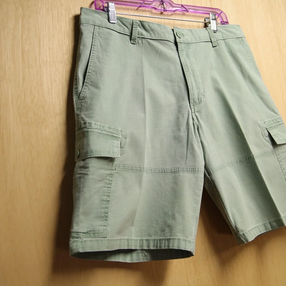 IZOD Saltwater Stretch Cargo Shorts Mens 34 Sage Green Utility 10.5 Inseam